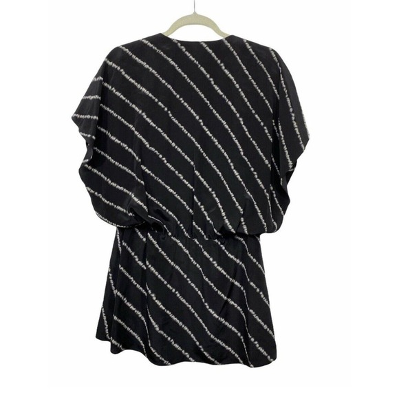 BCBG Max Azria Black & White Striped Top Empire Waist Blouse SZ Medium - Picture 2 of 11